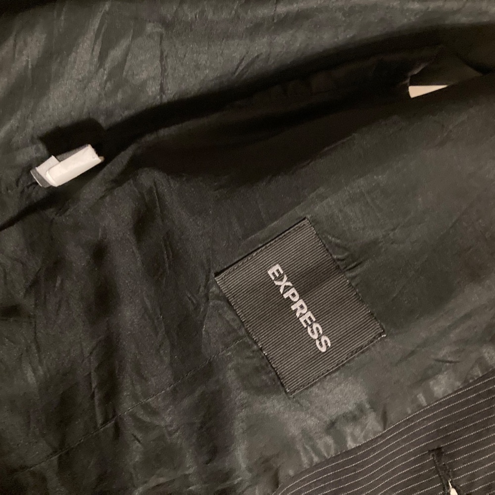 Express Suit - Picture 5 of 9